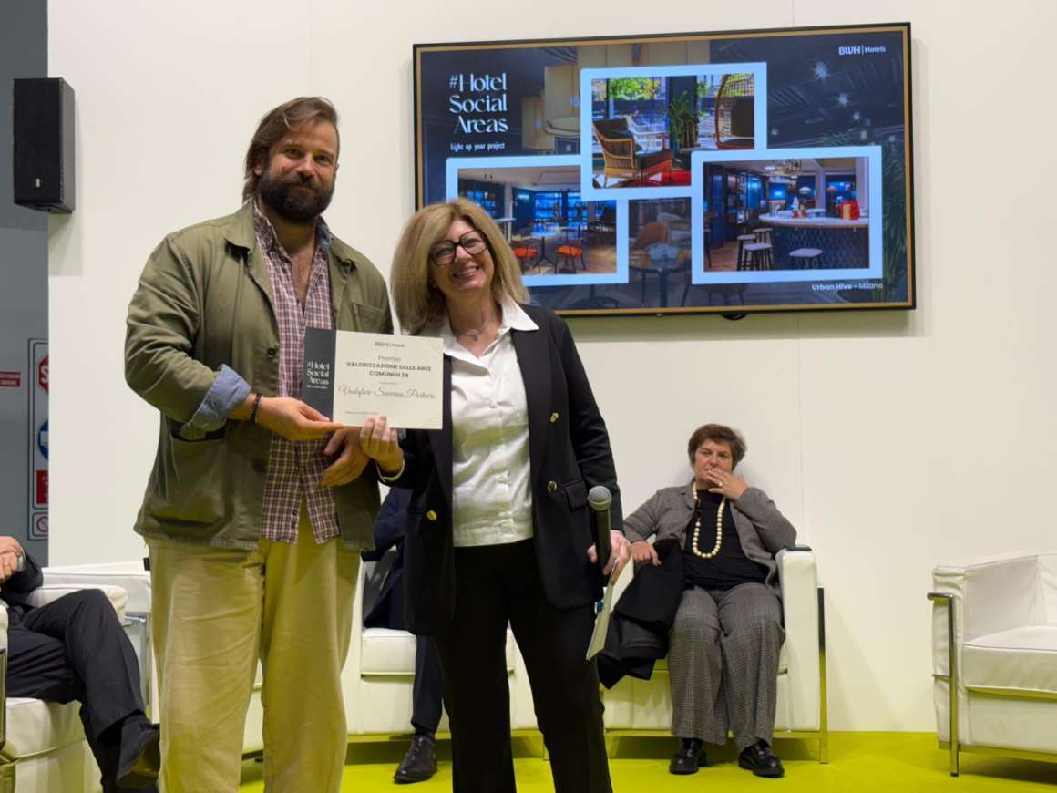 Arch. Nicolò Spina receives the award